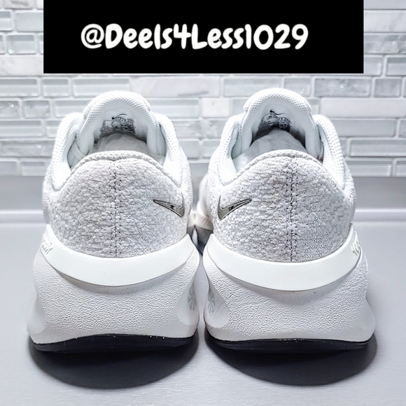 Nike Versair Running PRM Womens Size 8 White Silver Metallic Black - Picture 4 of 6